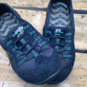 Women’s Size 9 Navy Sketchers Relaxed Fit Breathe Easy Allure Shoe